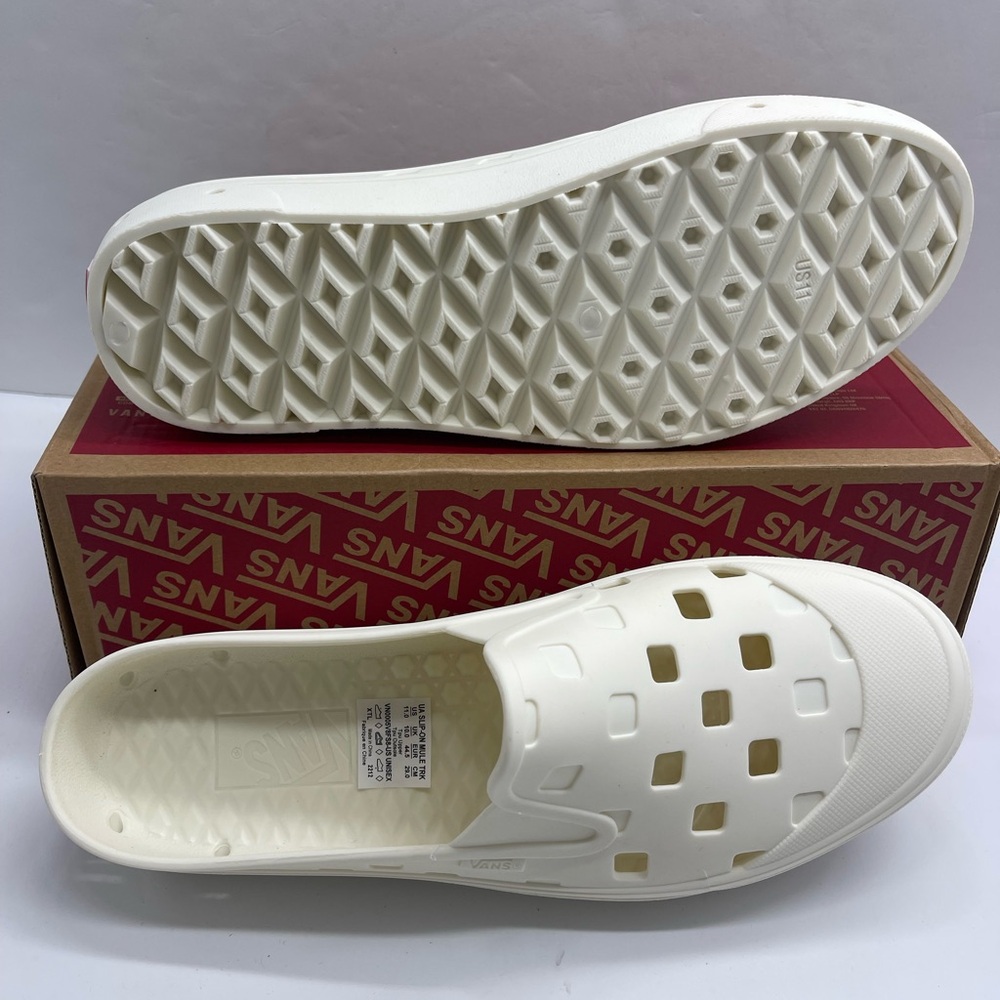 Vans Men’s Slip-On Mule Trk
Marshmallow
VN0005V8FS8 Cream Perforated Mules - Picture 6 of 16
